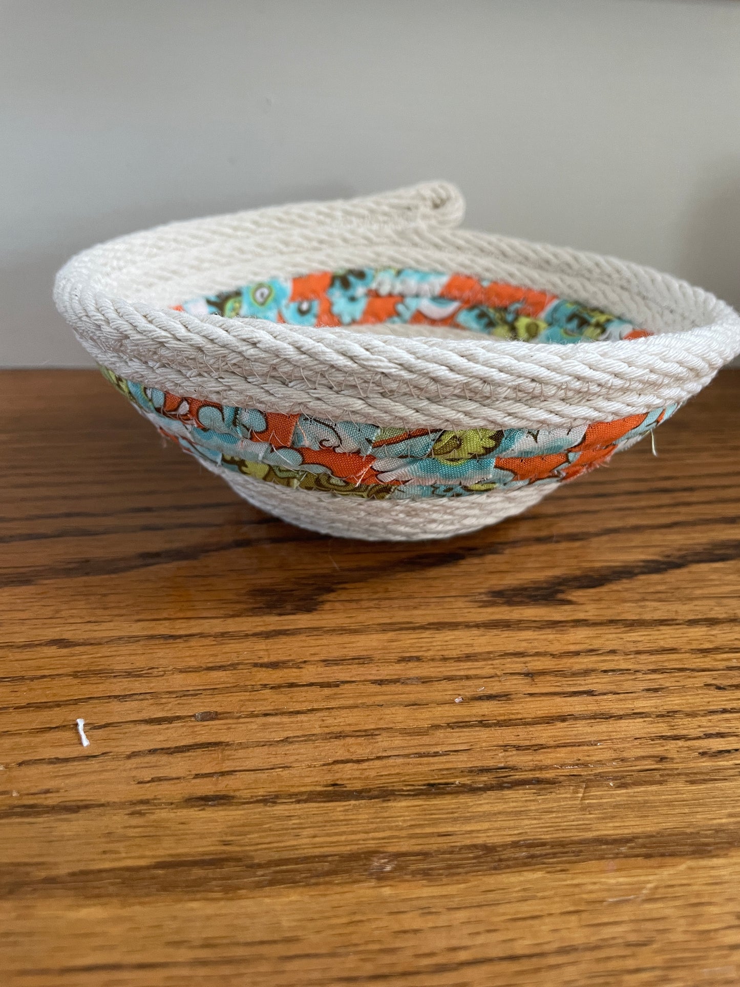 Set of 1 medium sized bowl with fabric